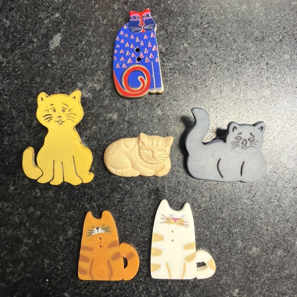 Vtg Laurel Burch Cat Button Made By Dill + 5 Cat Buttons Sewing Craft